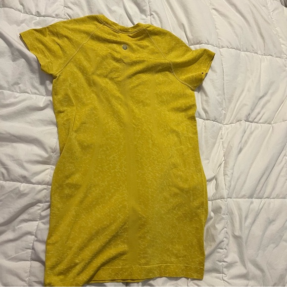 Lululemon tee - Picture 3 of 3